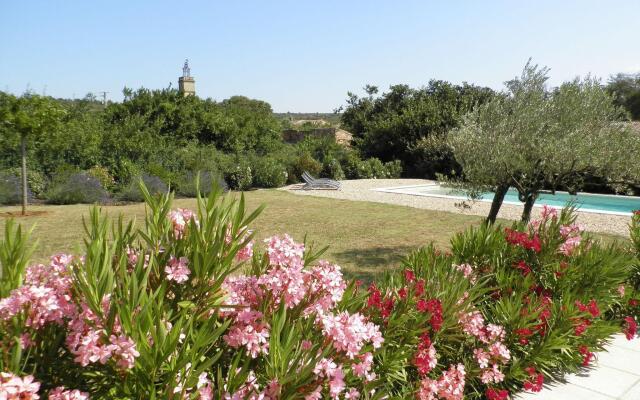 A beautiful new luxury villa close to Uzès.