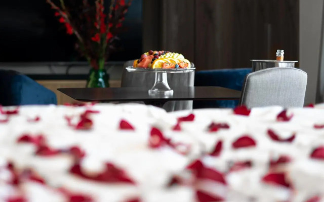 Sky Suite Hotel