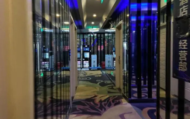 Shanghai Viking Theme Hotel(Sheshan Subway Station Store)