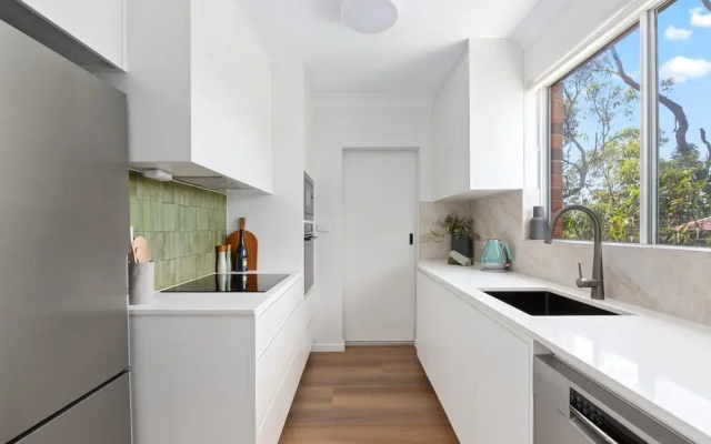 Spacious Apartment Near Cronulla Beach