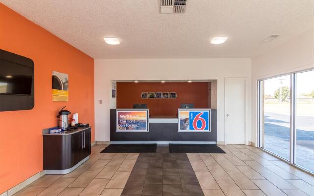 Motel 6-Clinton, OK