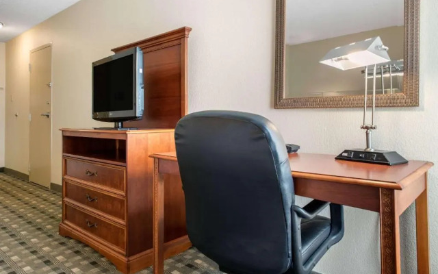 Crowne Plaza Cincinnati-Blue Ash Hotel