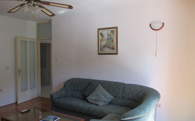 Lemon Tree Apartments