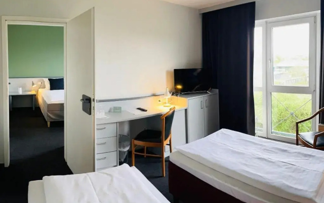 Good Morning + Bad Oldesloe Hotel