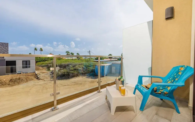 1BR Gold Coast Pools Tennis Gym Security