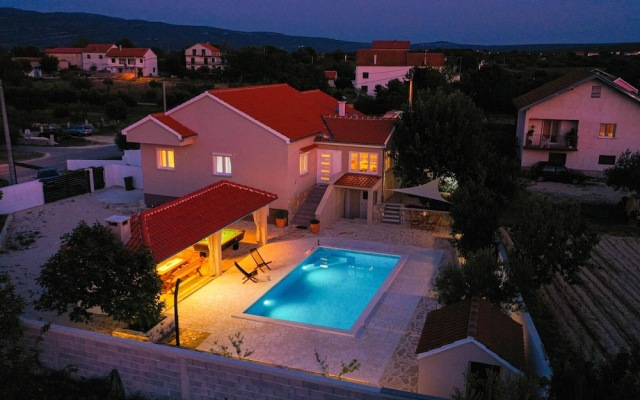 Villa in Pridraga With Pool and Five Person