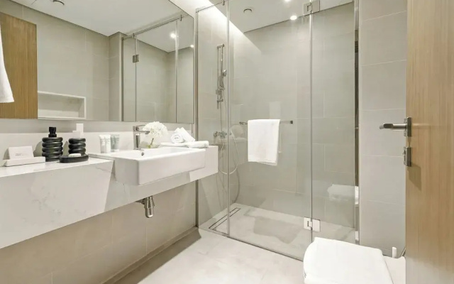 2BR M Water Views Near Downtown