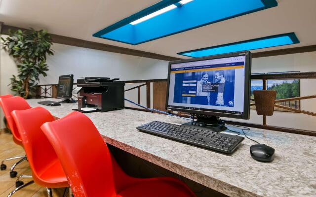 Best Western Plus Port O'Call Hotel