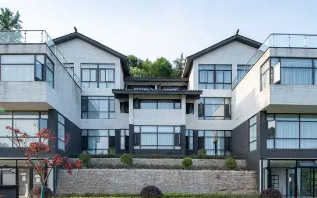 Dujiangyan Shili Mountain Jing Private Tang Hot Spring Resort Hotel (Qingchengshan Branch)