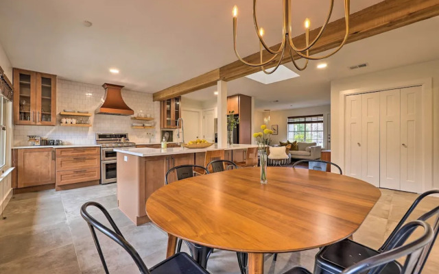 6 Mi to Dtwn Austin: Home w/ Screened Porch & Yard