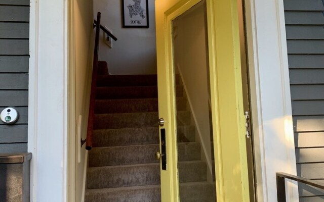 Central Queen Anne Lookout