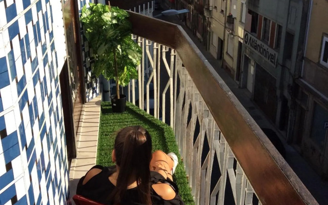 Downtown Sunny Apartment