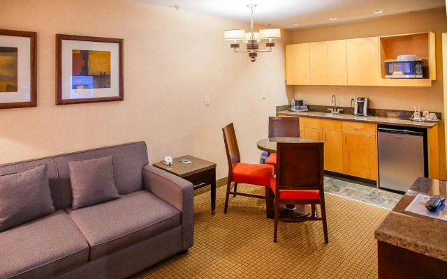 iHOTEL & Conference Center Red Deer