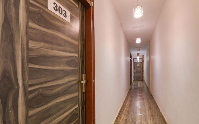 Fabhotel Gold Galaxy