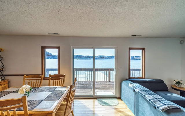 Redbud Retreat Amenity-filled Waterfront Home!