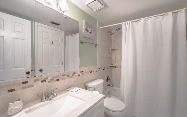 Pointe Condo #201 by Vtrips