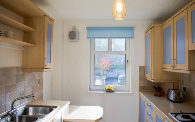Spacious 2 Bedroom Home in Edinburgh