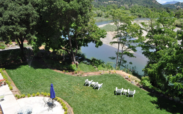The River Belle Inn