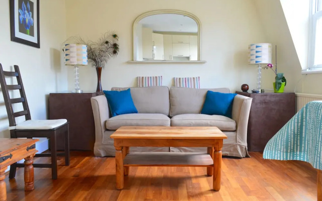 Lovely Top Floor Flat in Leafy Fulham