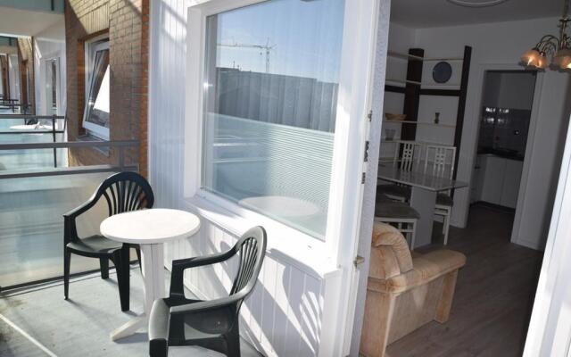 Einfaches 2-Zimmer-Appartement mit Balkon.