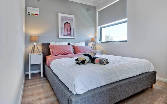 1 Bedroom Apt with Air-Conditioning in Plympton