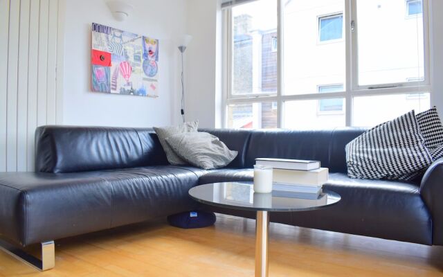 Modern 2 Bedroom Apartment Near Tower Hill