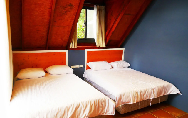 Yue Lake Backpackers