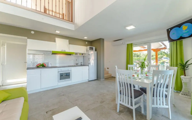 Villa "Luscinia"
