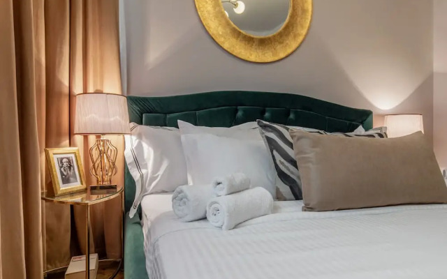 Holt - The Great Gatsby