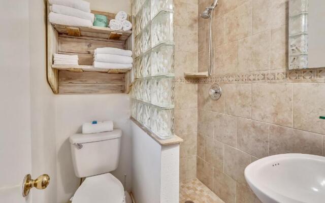 Sunset Beach House - Beach Hugger 2