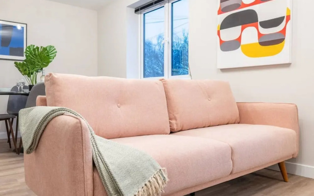 Luxurious 2 Bed Central Cardiff Free EV Charge