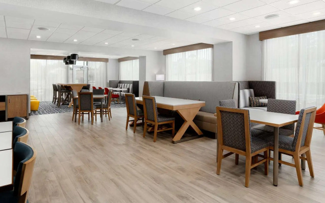 Hampton Inn by Hilton Bellingham Airport