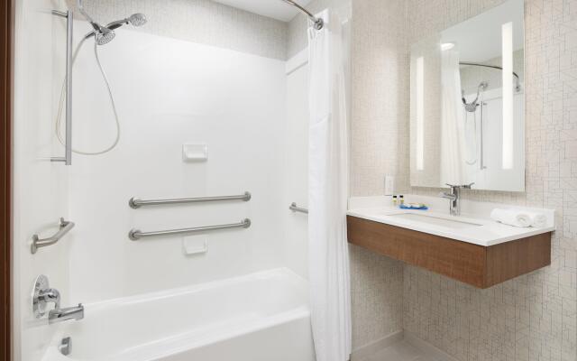Holiday Inn Express & Suites Salem by IHG