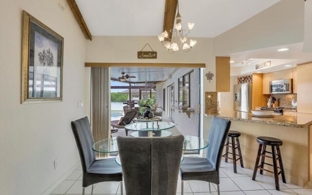 Waterfront Home on key lot With Pool/view of River