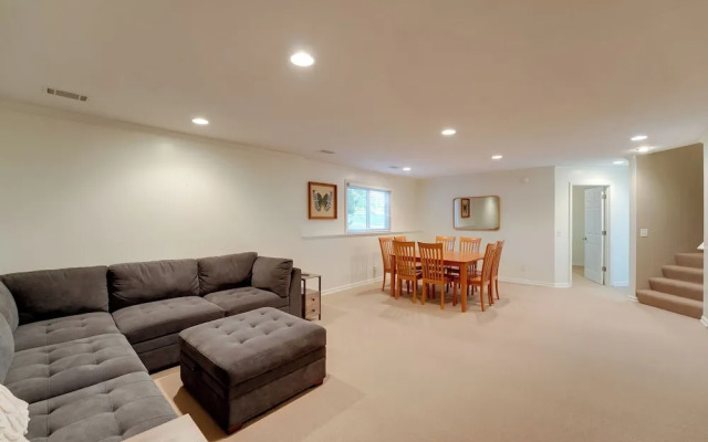 Holland Home: Walk to the Beach!