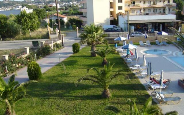Royal Rose Studios & Apartments