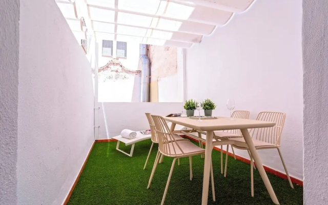 Nice apt With Terrace in Malaga Trinidad Grund B