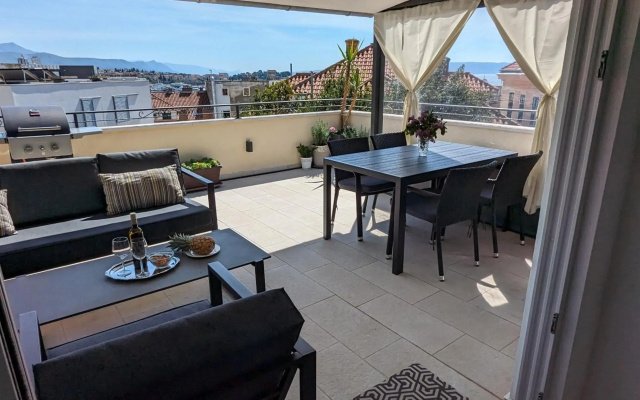 Prime Location Penthouse apt with a large terrace