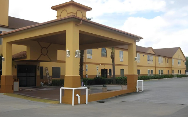 Days Inn & Suites Pasadena