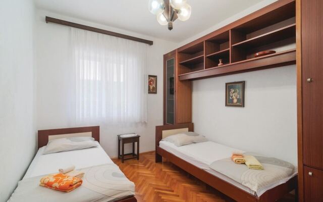 Awesome Home in Pucisca with Hot Tub, WiFi & 5 Bedrooms