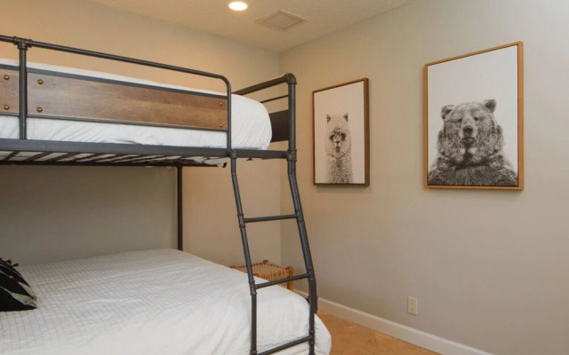 Golfview - Short Term Rental Certified by Weston. Private & Sanitized, Perfect for Social Distancing & Working From Home. Self Check-in. Private Pool, Pet Friendly. Super-host Support