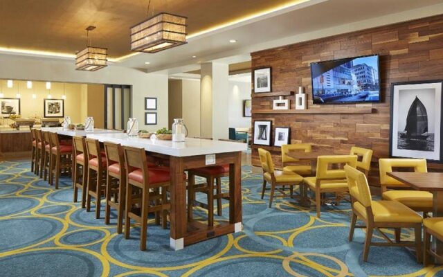 Hampton Inn Mission Valley [Ex Ramada Plaza]