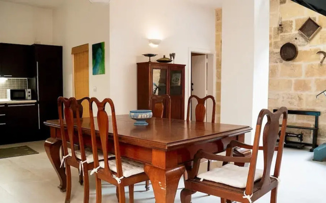 A pet Friendly Farmhouse With a Rooftop Pool