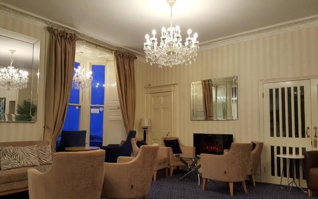 Gwesty'r Marine Hotel & Spa