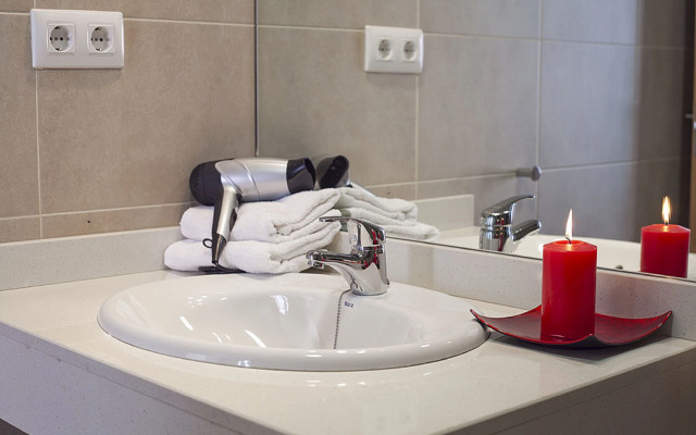 Charmsuites Paralel Apartments