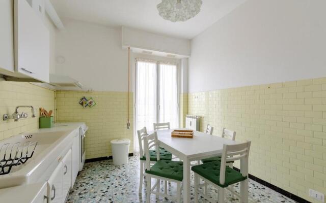 JOIVY Family Flat W/Terrace & Parking Near Beach