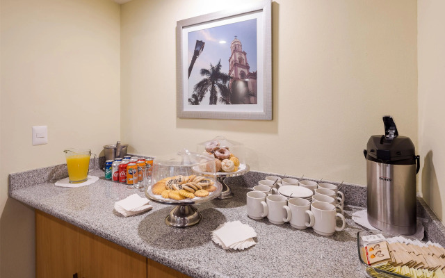Microtel Inn & Suites by Wyndham Culiacan