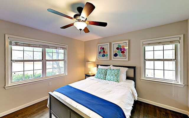 3BR 2BA Remodeled Rosedale House by RedAwning