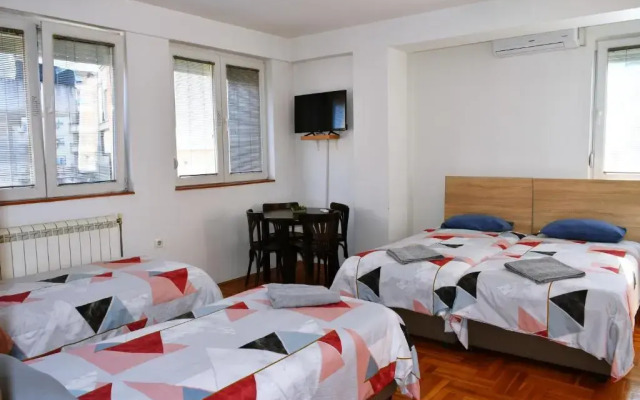 Hostel Sani