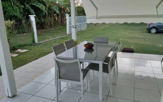 Entr'azur et sable à la Baie du Moule